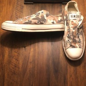 Distressed laceless camo Converse
